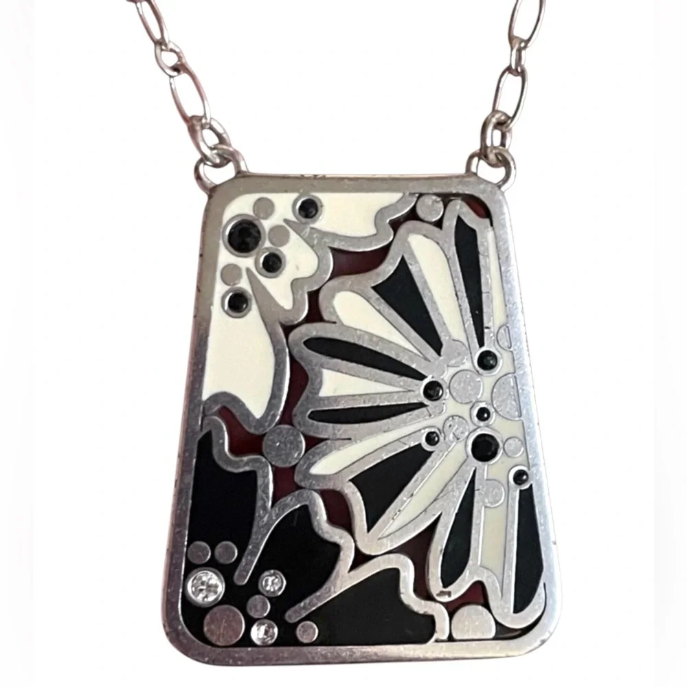 BRIGHTON OP COLLECTION BLACK WHITE FLOWER PENDANT NECKLACE SIGNED 3085
